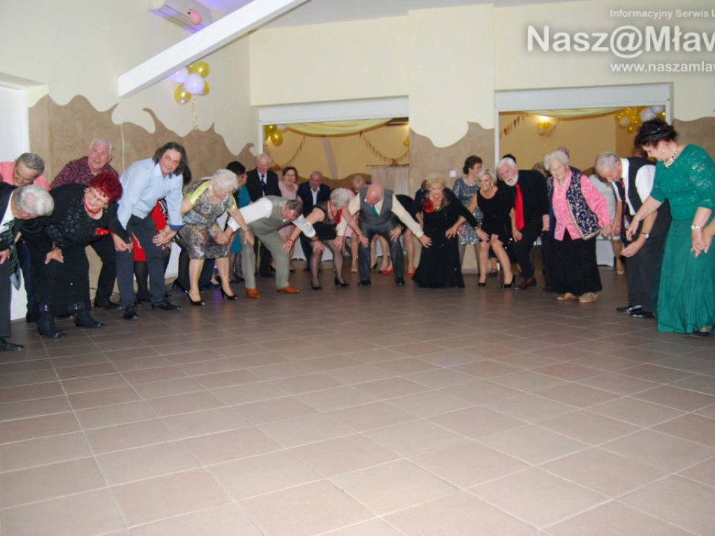 Mławscy seniorzy na Andrzejkach. Zabawa była przednia