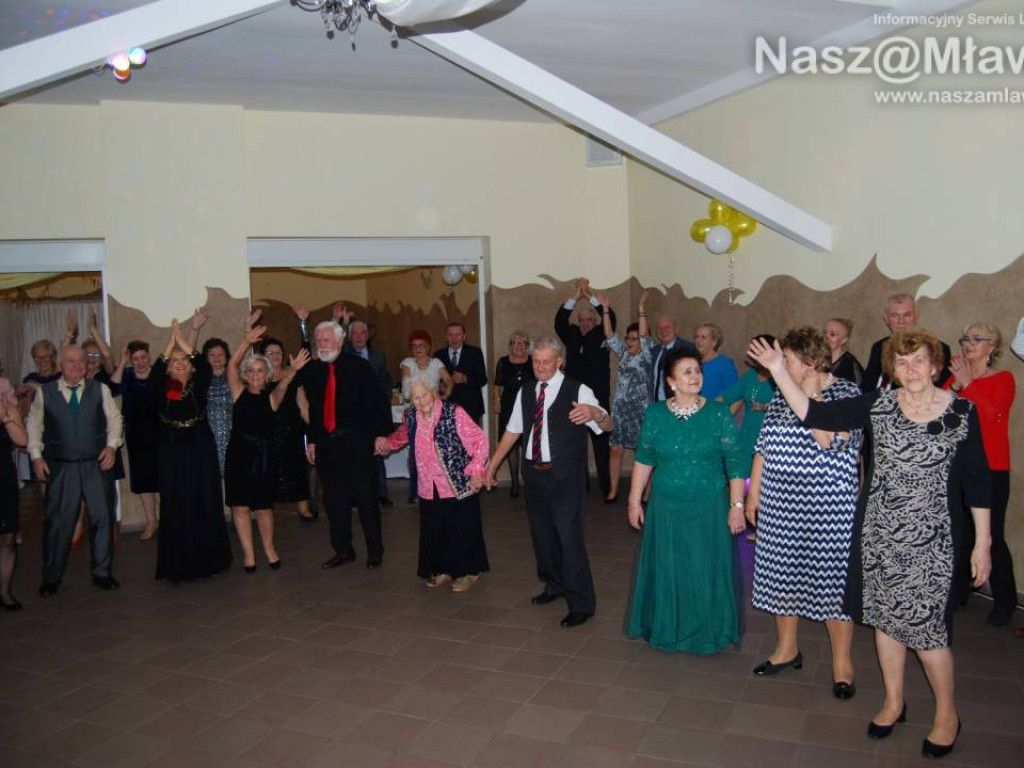 Mławscy seniorzy na Andrzejkach. Zabawa była przednia