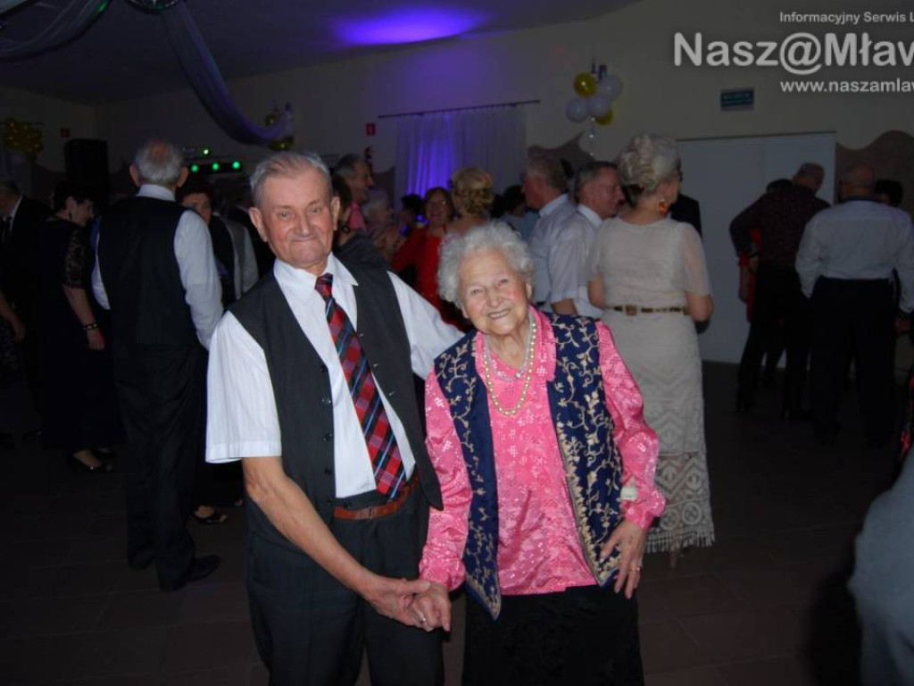 Mławscy seniorzy na Andrzejkach. Zabawa była przednia