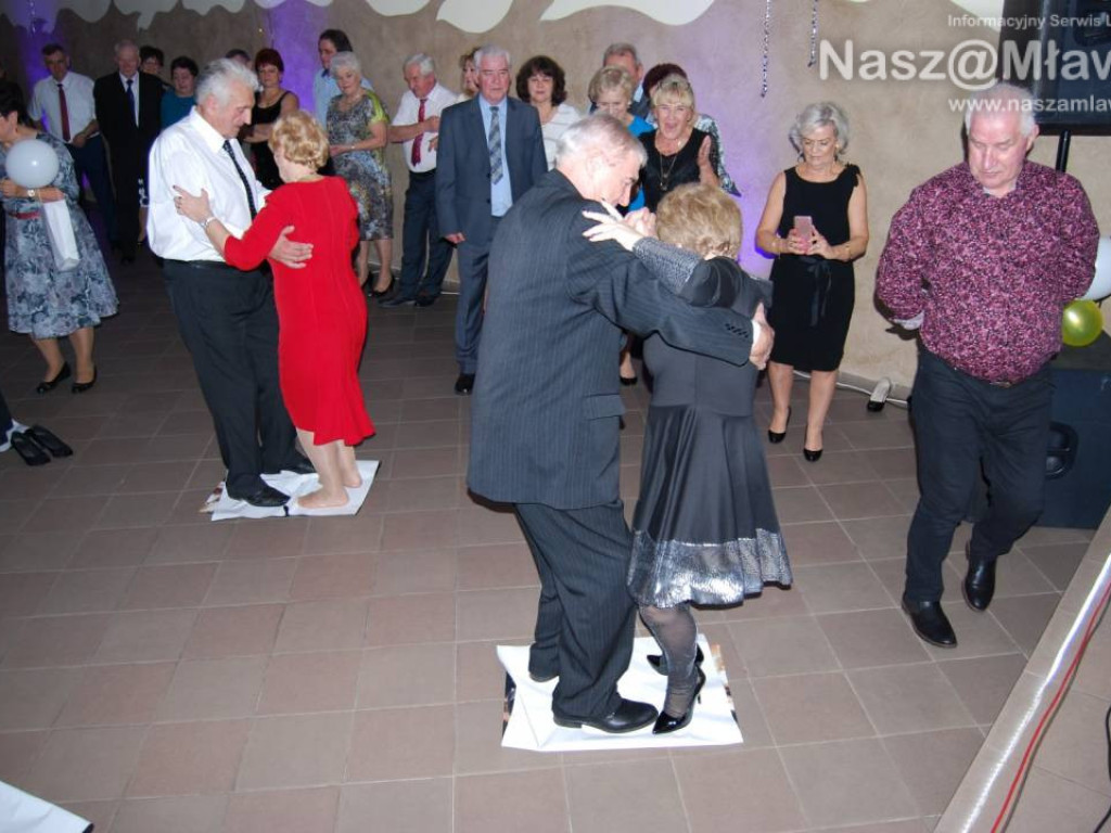 Mławscy seniorzy na Andrzejkach. Zabawa była przednia