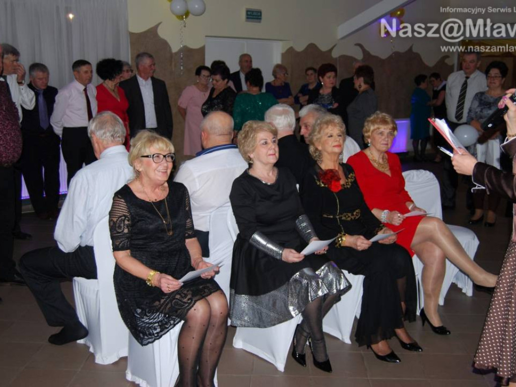 Mławscy seniorzy na Andrzejkach. Zabawa była przednia