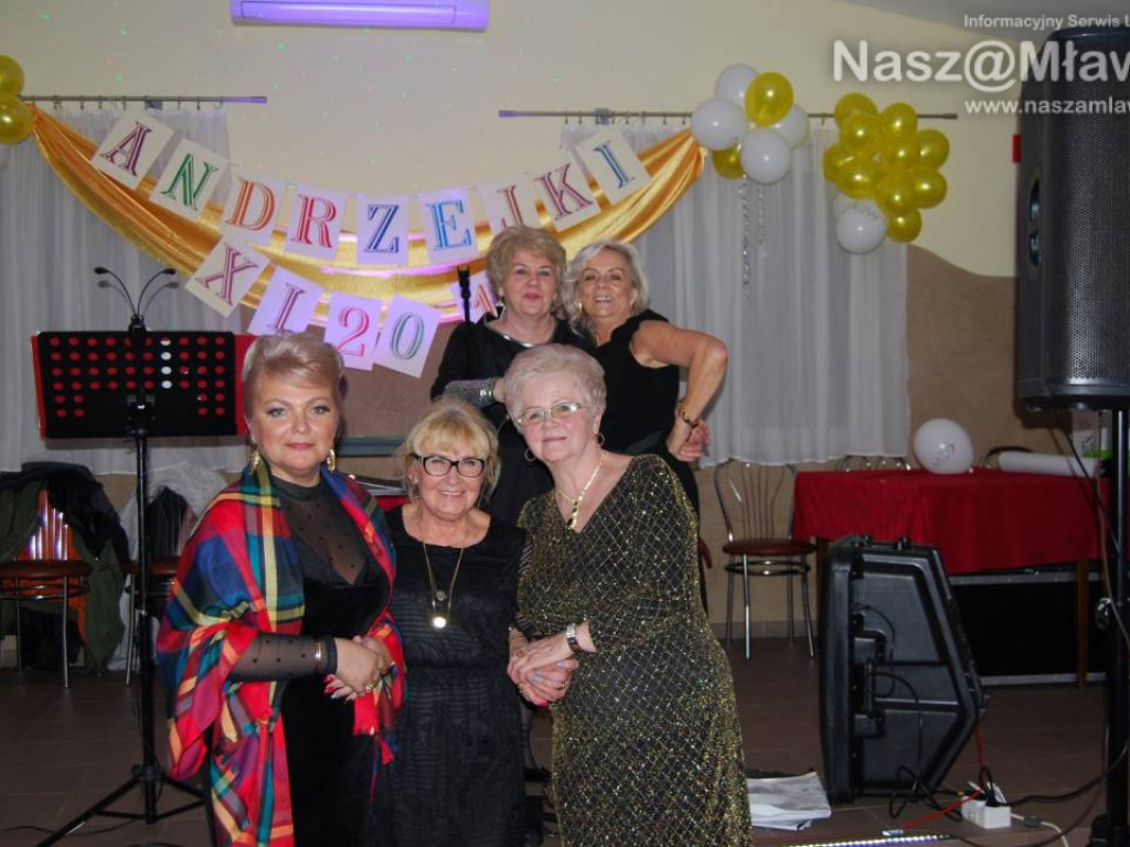 Mławscy seniorzy na Andrzejkach. Zabawa była przednia