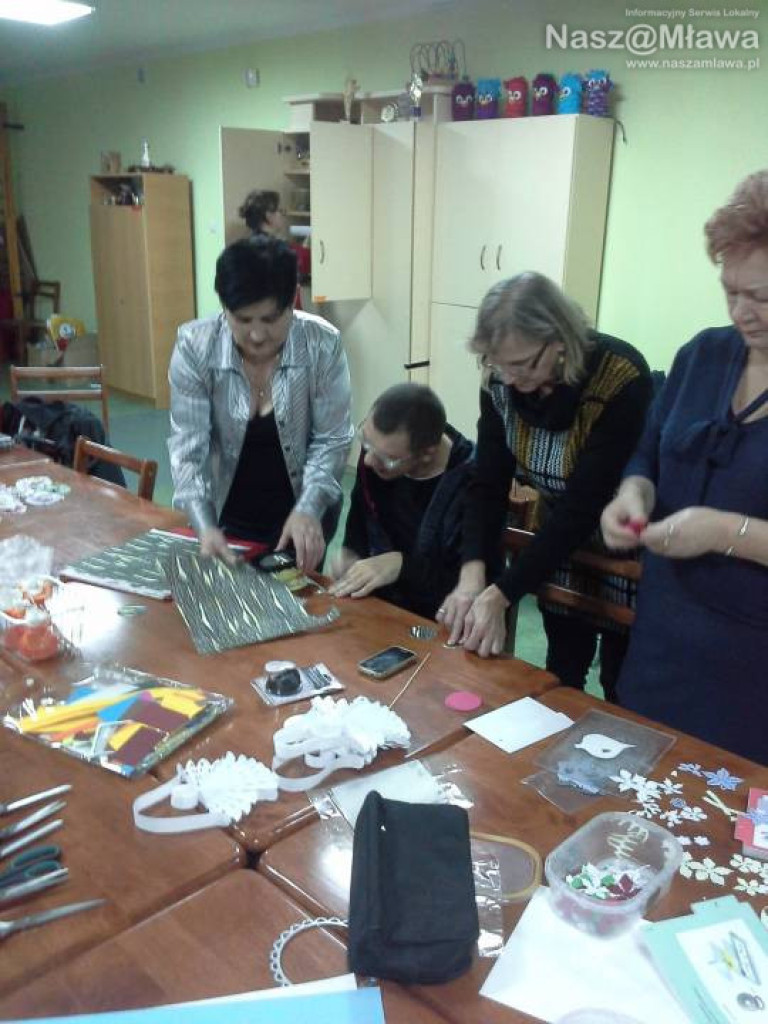 Niepełnosprawni przygotowali ozdoby na choinkę w ratuszu. Powstały małe arcydzieła