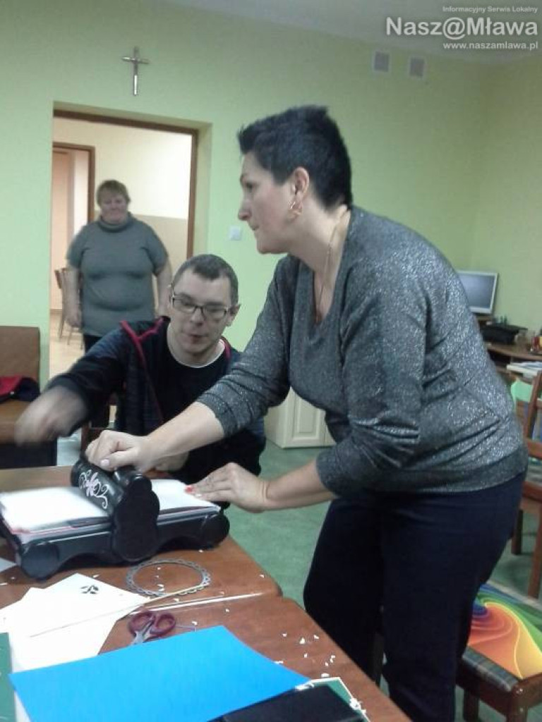 Niepełnosprawni przygotowali ozdoby na choinkę w ratuszu. Powstały małe arcydzieła