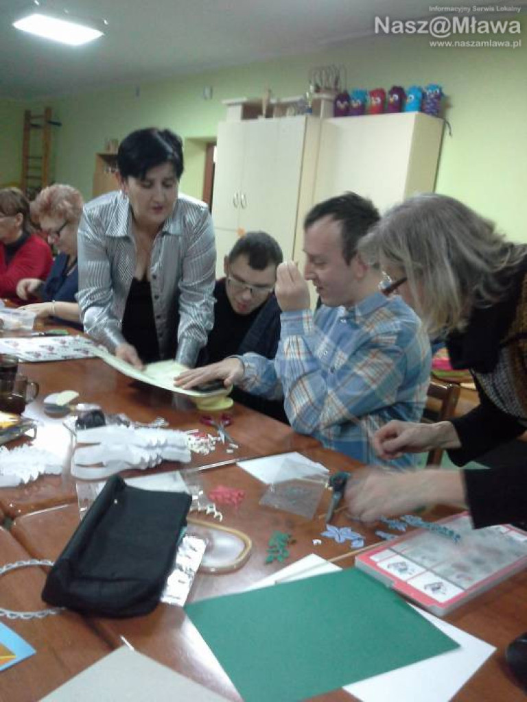 Niepełnosprawni przygotowali ozdoby na choinkę w ratuszu. Powstały małe arcydzieła