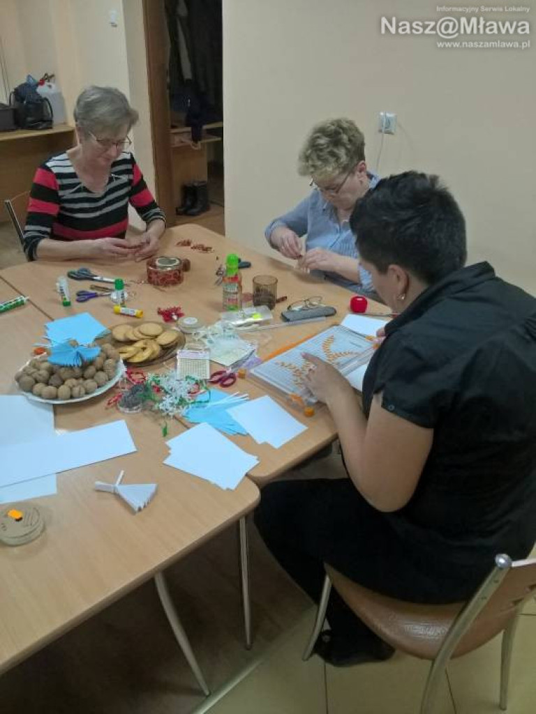 Niepełnosprawni przygotowali ozdoby na choinkę w ratuszu. Powstały małe arcydzieła