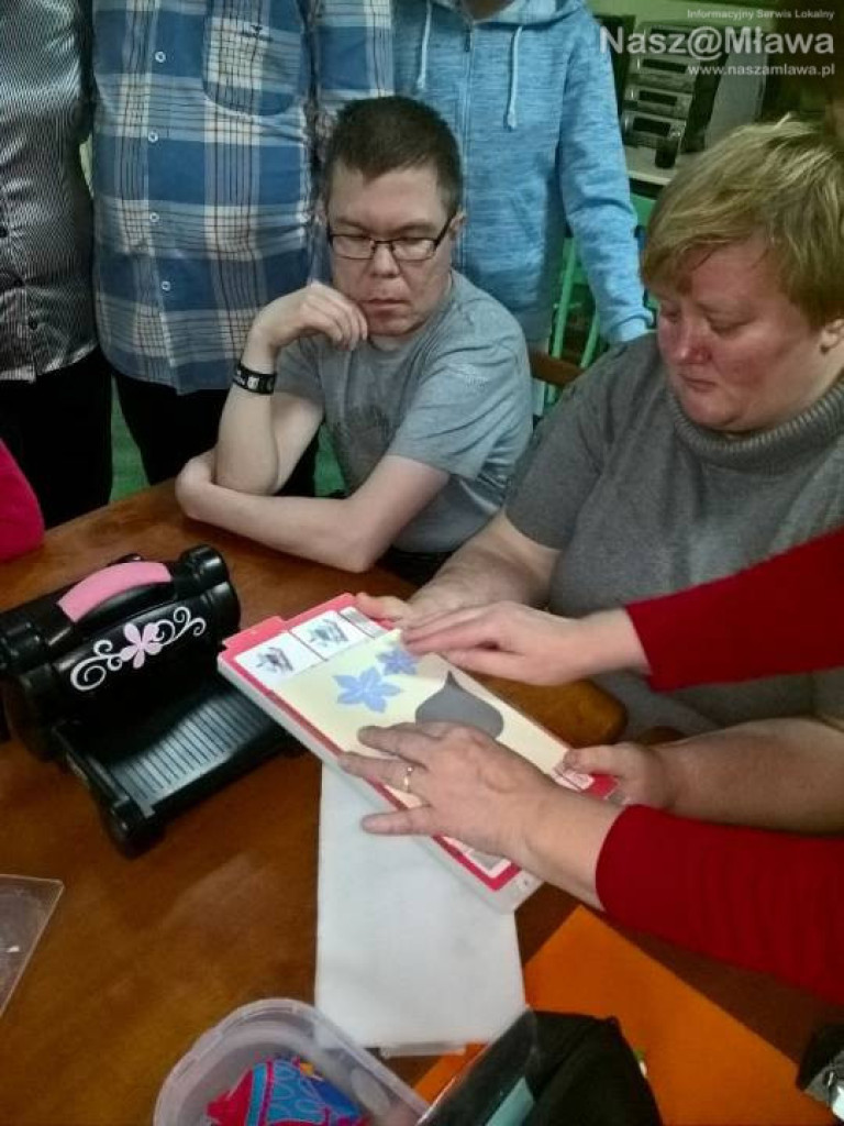 Niepełnosprawni przygotowali ozdoby na choinkę w ratuszu. Powstały małe arcydzieła