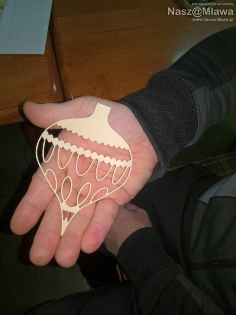 Niepełnosprawni przygotowali ozdoby na choinkę w ratuszu. Powstały małe arcydzieła