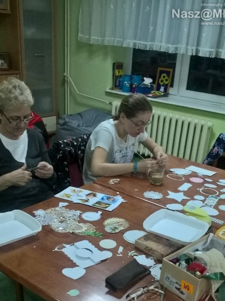 Niepełnosprawni przygotowali ozdoby na choinkę w ratuszu. Powstały małe arcydzieła