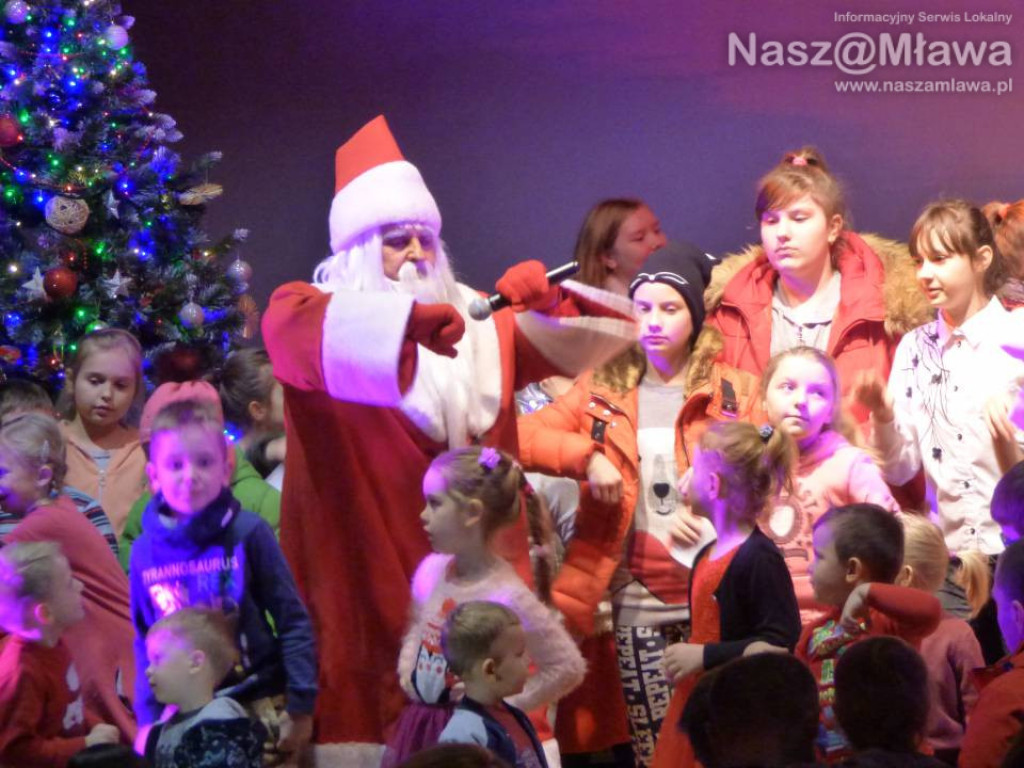 Mikołaj powitał dzieci uśmiechem, tańcem i piosenką [WIDEO]