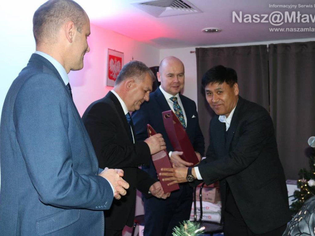 Orientalna wigilia w Mławie. Na stole sushi i kim chi