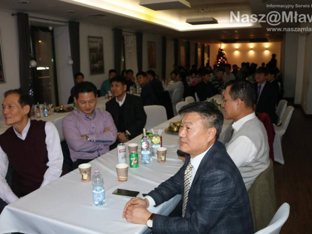 Orientalna wigilia w Mławie. Na stole sushi i kim chi