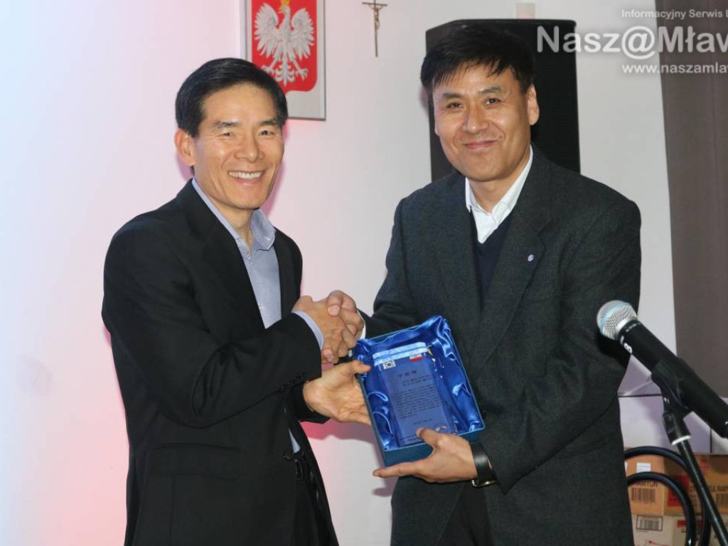 Orientalna wigilia w Mławie. Na stole sushi i kim chi