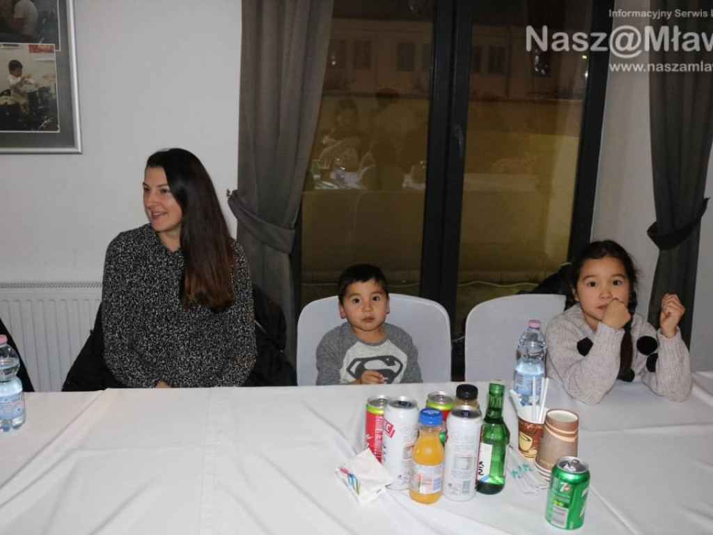 Orientalna wigilia w Mławie. Na stole sushi i kim chi