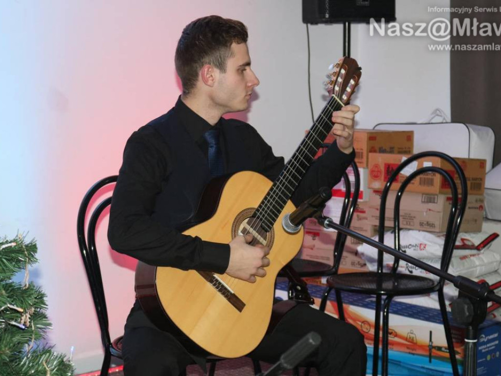 Orientalna wigilia w Mławie. Na stole sushi i kim chi