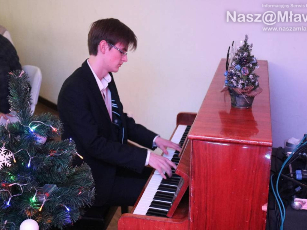 Orientalna wigilia w Mławie. Na stole sushi i kim chi