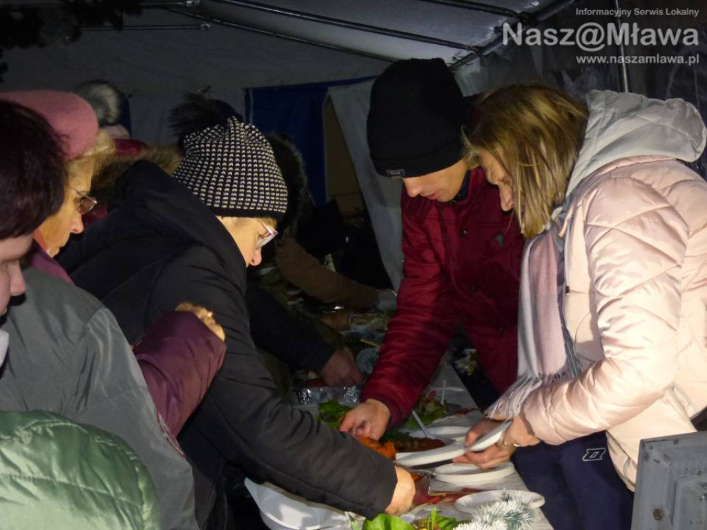 Miejska Wigilia. Duże zainteresowanie wzbudzała stajenka z żywymi zwierzętami