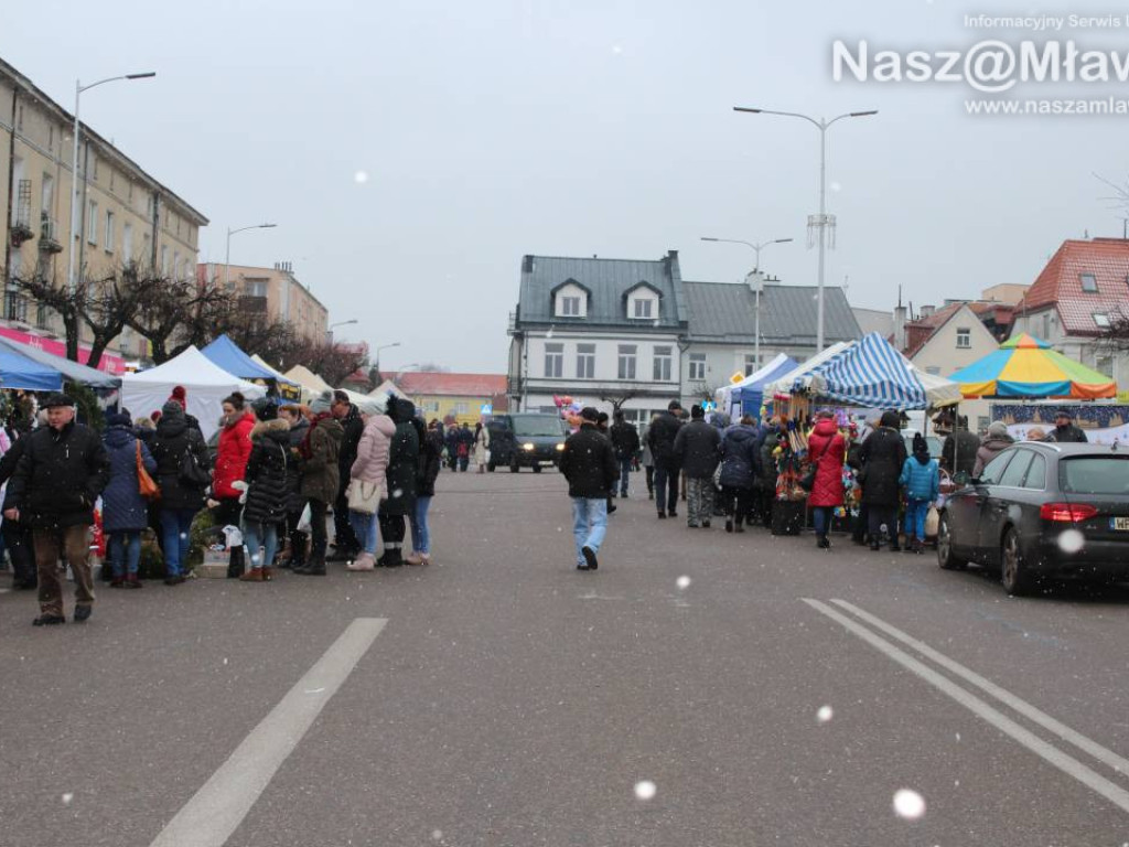 Jarmark Bożonarodzeniowy w Mławie. Stragany odwiedzały całe rodziny