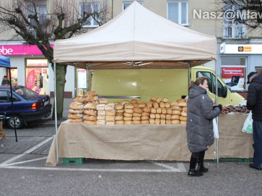 Jarmark Bożonarodzeniowy w Mławie. Stragany odwiedzały całe rodziny