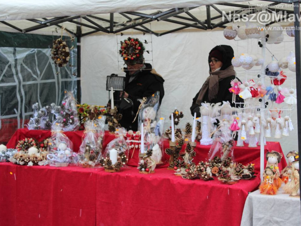 Jarmark Bożonarodzeniowy w Mławie. Stragany odwiedzały całe rodziny