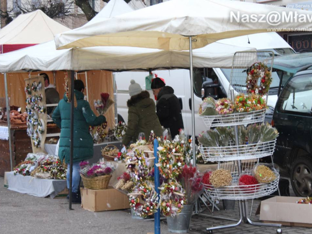 Jarmark Bożonarodzeniowy w Mławie. Stragany odwiedzały całe rodziny