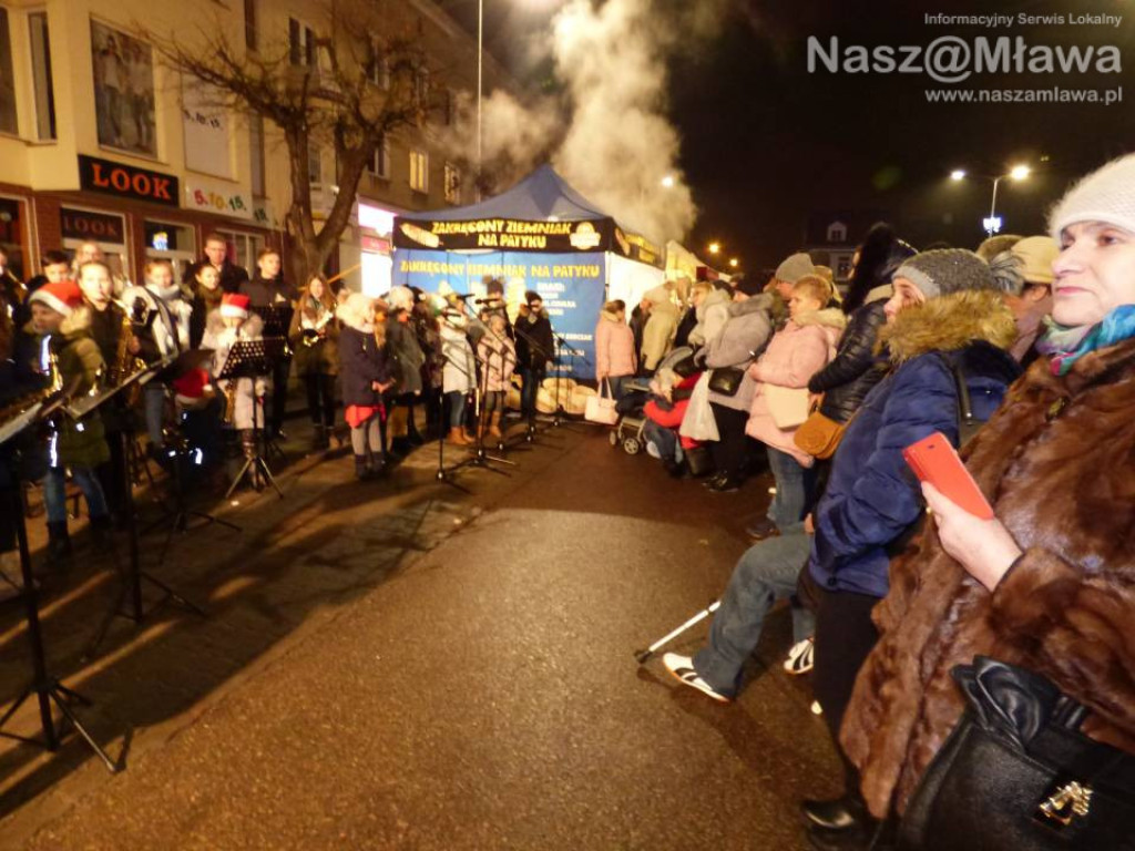 Miejska Wigilia. Duże zainteresowanie wzbudzała stajenka z żywymi zwierzętami