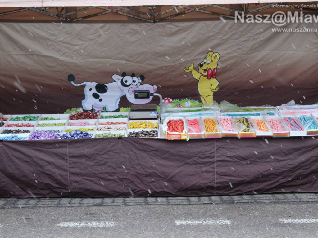 Jarmark Bożonarodzeniowy w Mławie. Stragany odwiedzały całe rodziny