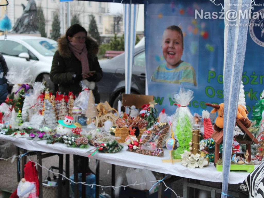 Jarmark Bożonarodzeniowy w Mławie. Stragany odwiedzały całe rodziny
