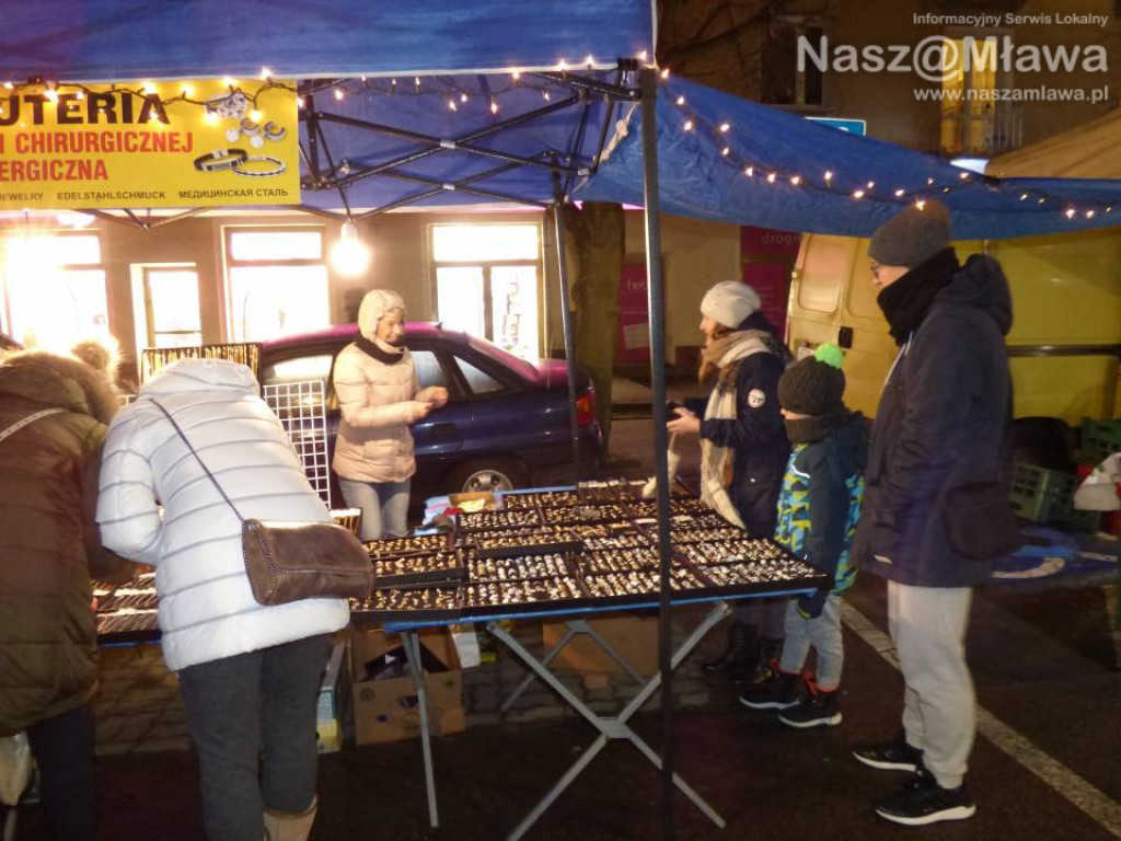 Jarmark Bożonarodzeniowy w Mławie. Stragany odwiedzały całe rodziny