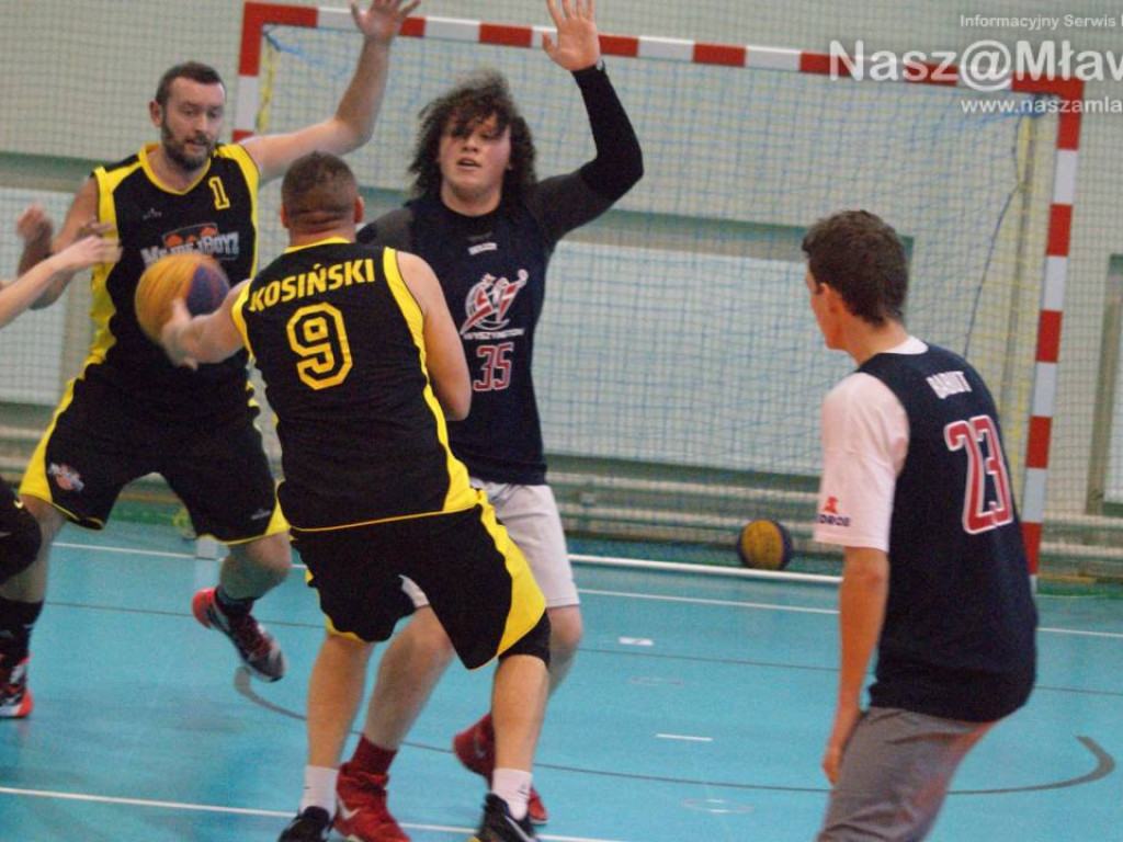 Puchar pojechał za granicę. Młajami obok podium