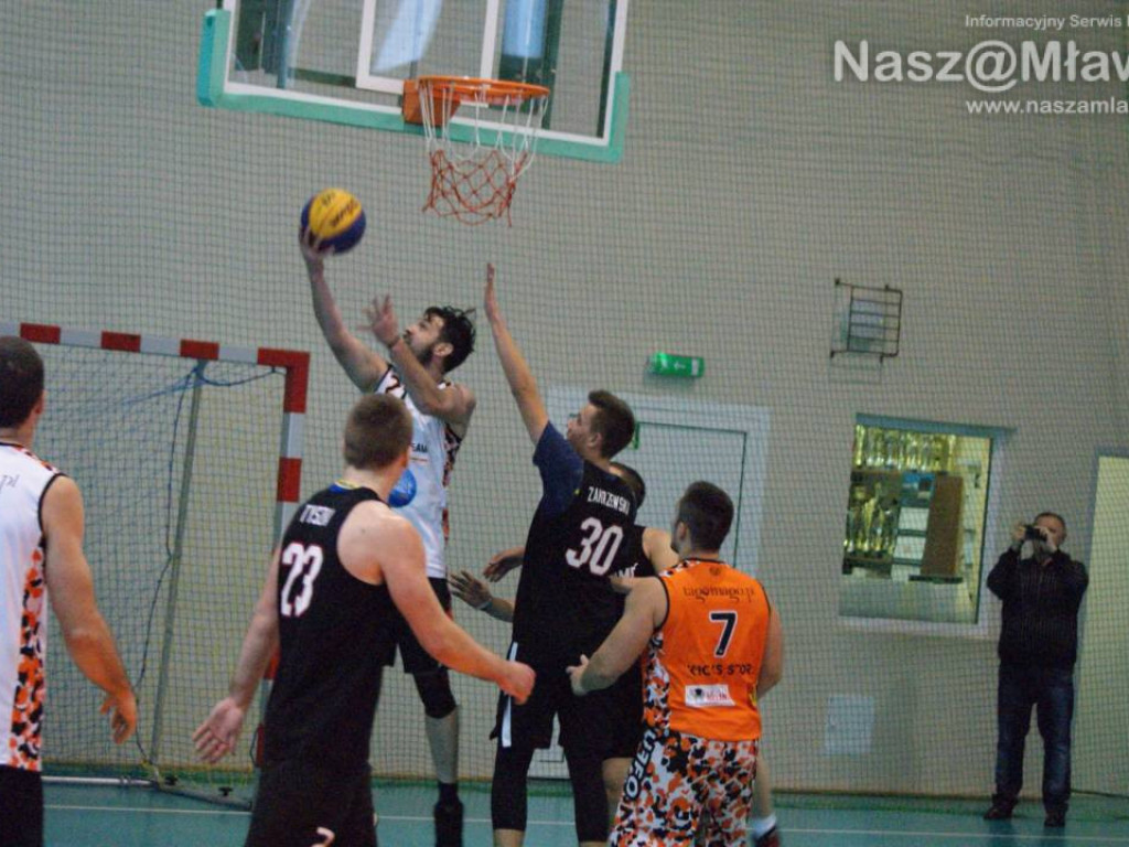 Puchar pojechał za granicę. Młajami obok podium