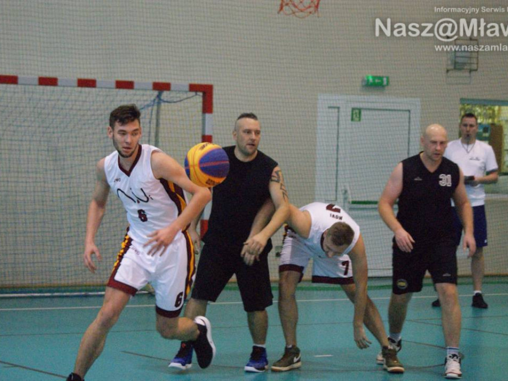 Puchar pojechał za granicę. Młajami obok podium