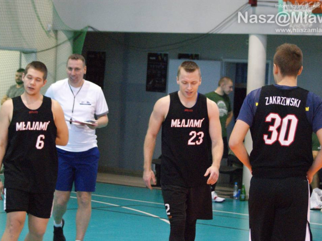 Puchar pojechał za granicę. Młajami obok podium