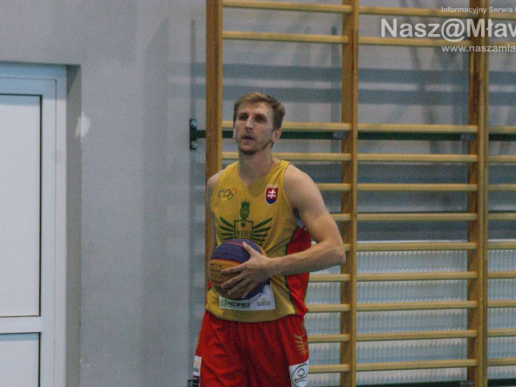 Puchar pojechał za granicę. Młajami obok podium