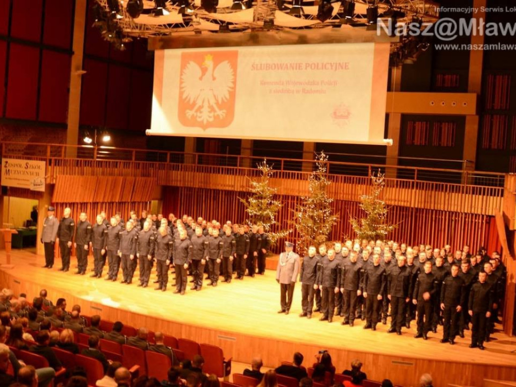 Ślubowanie mundurowych. Nowi policjanci trafią do mławskiej komendy