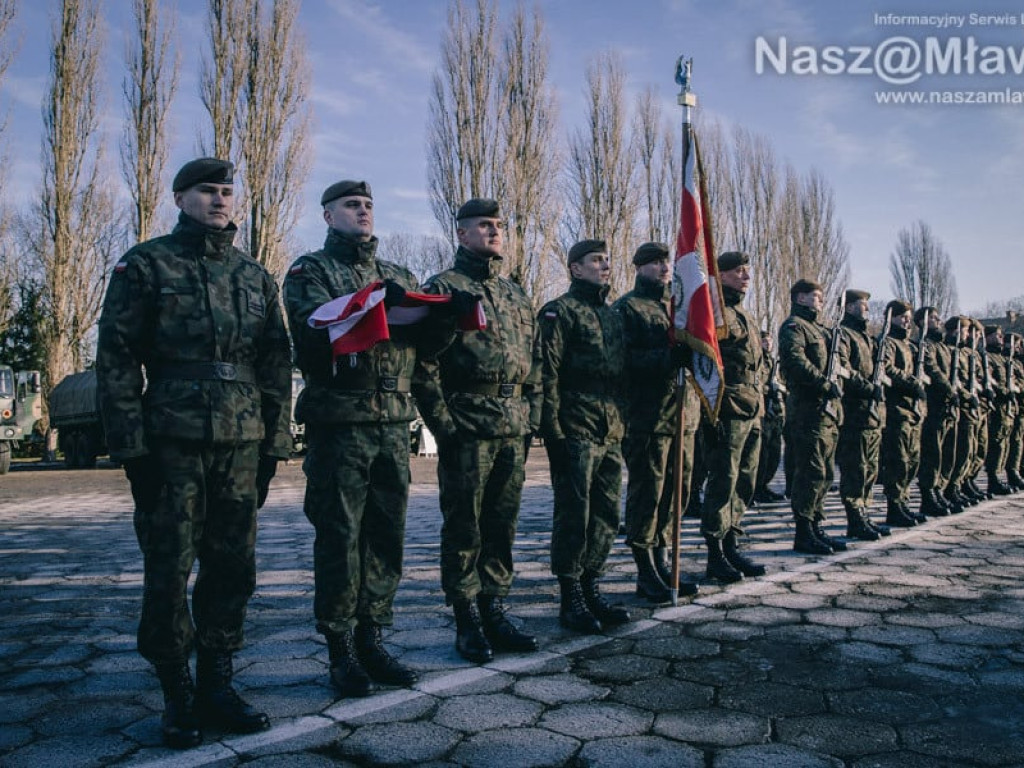 Nowi żołnierze: pielęgniarka, prawnik, zawodnik MMA...