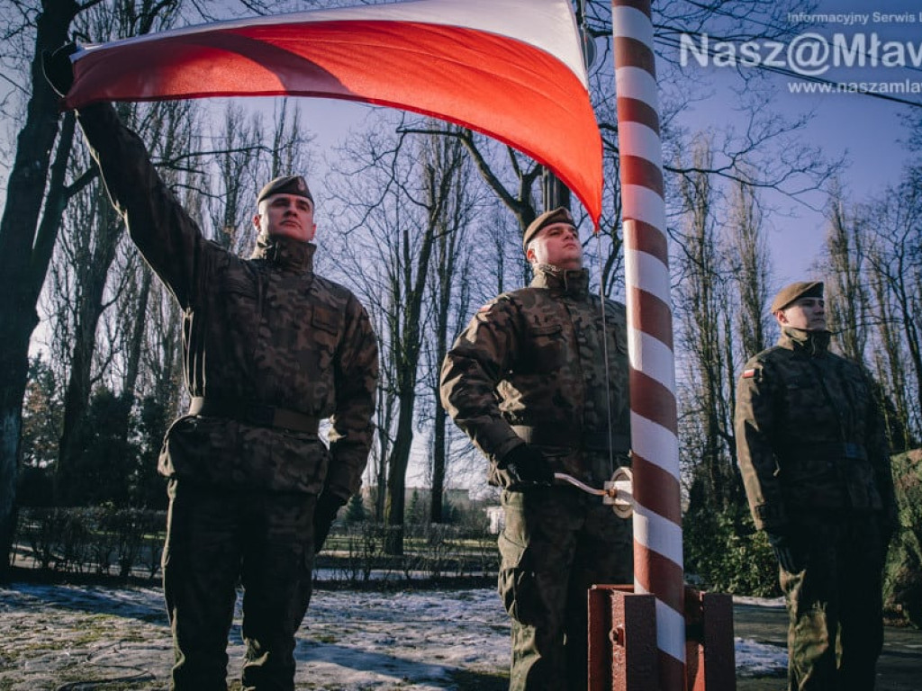 Nowi żołnierze: pielęgniarka, prawnik, zawodnik MMA...