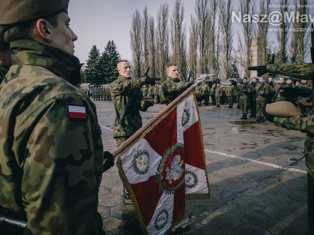 Nowi żołnierze: pielęgniarka, prawnik, zawodnik MMA...