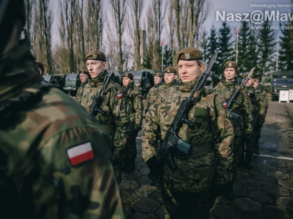 Nowi żołnierze: pielęgniarka, prawnik, zawodnik MMA...