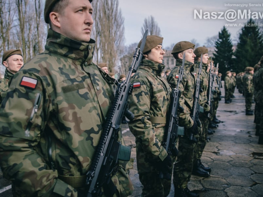 Nowi żołnierze: pielęgniarka, prawnik, zawodnik MMA...