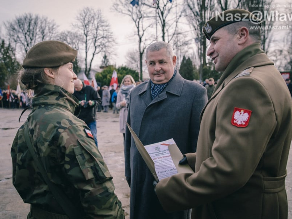 Nowi żołnierze: pielęgniarka, prawnik, zawodnik MMA...