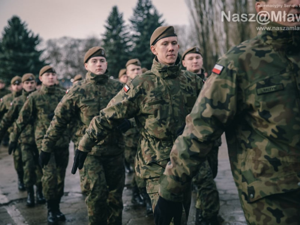 Nowi żołnierze: pielęgniarka, prawnik, zawodnik MMA...