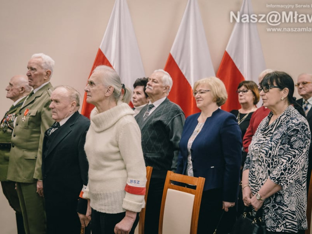 Nowi żołnierze: pielęgniarka, prawnik, zawodnik MMA...