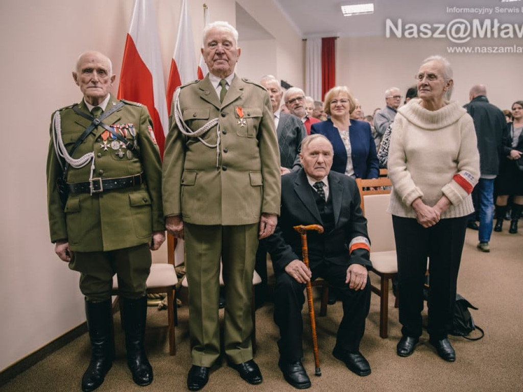 Nowi żołnierze: pielęgniarka, prawnik, zawodnik MMA...