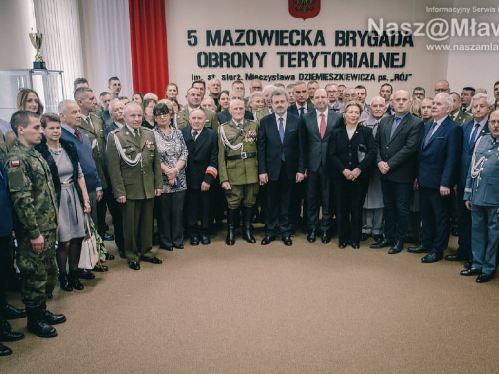 Nowi żołnierze: pielęgniarka, prawnik, zawodnik MMA...