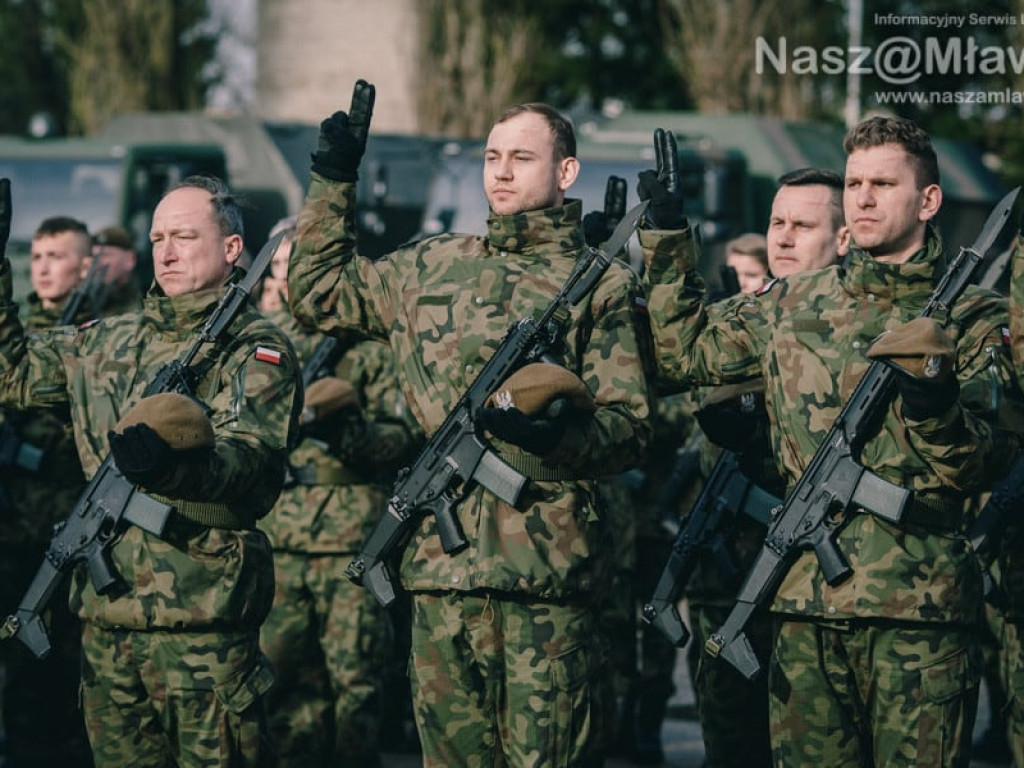 Nowi żołnierze: pielęgniarka, prawnik, zawodnik MMA...