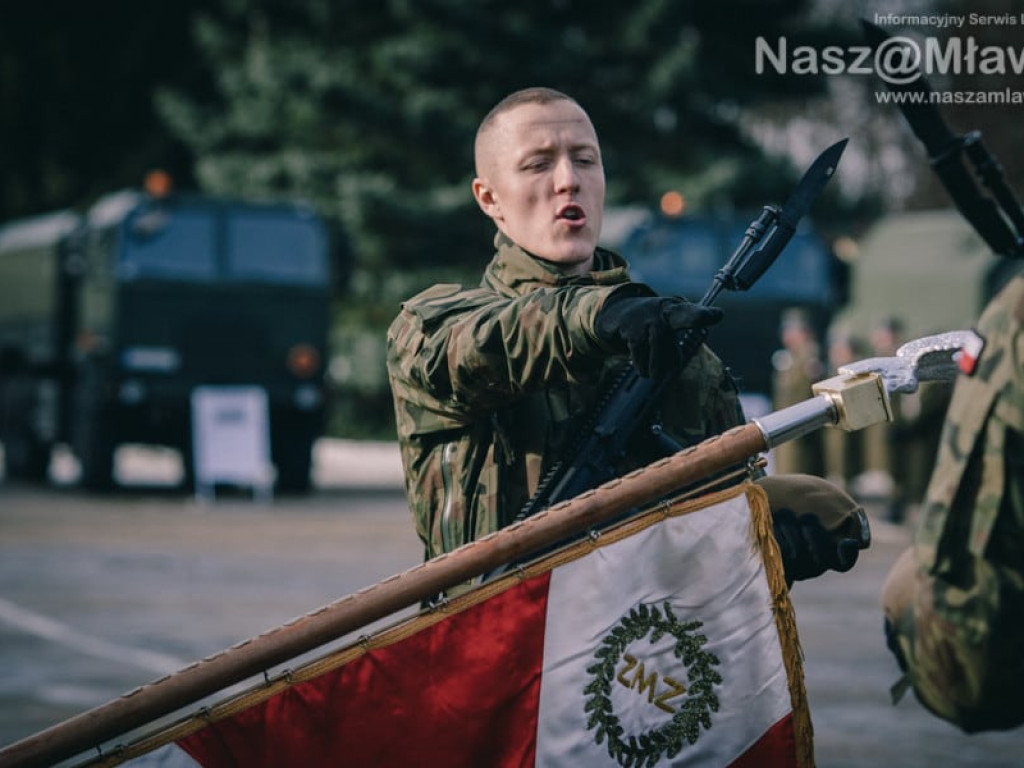 Nowi żołnierze: pielęgniarka, prawnik, zawodnik MMA...