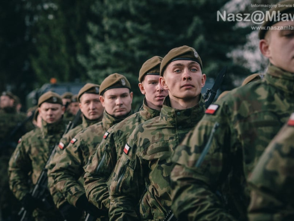 Nowi żołnierze: pielęgniarka, prawnik, zawodnik MMA...