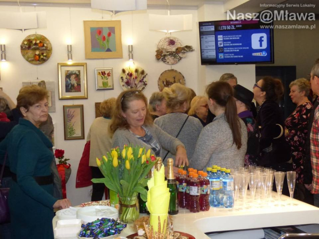 Joanna Rodowicz i Małgorzata Zakrzewska pokazały prace sekcji malarskiej i florystycznej