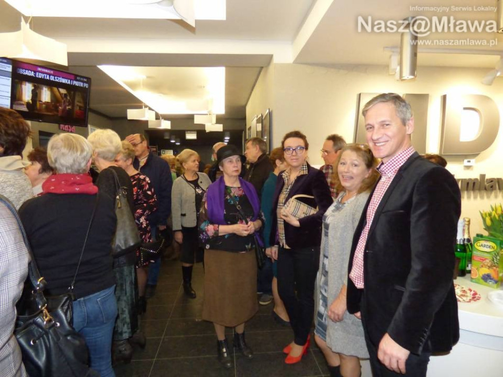 Joanna Rodowicz i Małgorzata Zakrzewska pokazały prace sekcji malarskiej i florystycznej